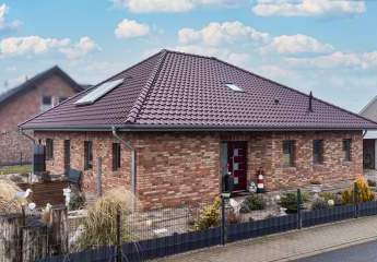 Neuwertiger Bungalow mit 2x Terrassen & Carport in Sackgassenlage
