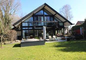 Exklusives, idyllisches Architektenhaus mit besonderer Architektur, Traumgarten& 80 qm Garagenanlage