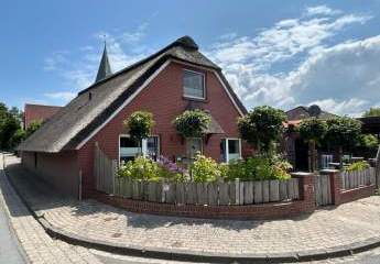 Exquisites, saniertes Bauernhaus mit Einliegerwohnung und Doppelcarport - Eine besondere Immobilie