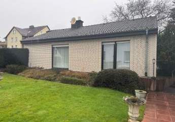 Bald bezugsfrei: Einfamilienhaus mit viel Keller + vermietetes ZFH in Hameln zu verkaufen