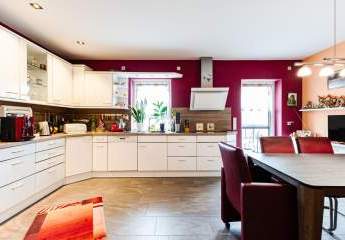 Neuwertiger Bungalow mit 2x Terrassen & Carport in Sackgassenlage