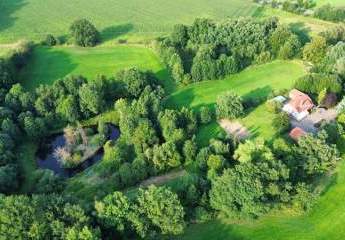 Hier wird Ihr Traum von Freiheit wahr:
Großes Anwesen mit Gartenteich