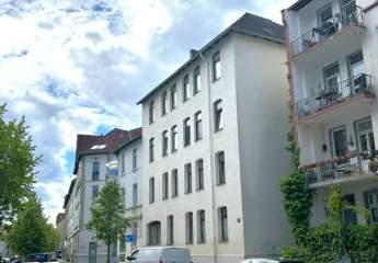 8 Parteien-Mehrfamilienhaus + + im tollen Umfeld + + 1 Garage und ein kleiner Garten am Innenhof