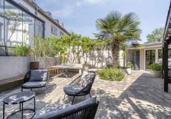 Zweifamilienhaus mit Garten-Oase & Wintergarten - Raum für Familie und Mehrgenerationen