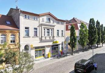 Voll vermietetes Mehrfamilienhaus mit Gewerbe, Innenhof und Garage im Zentrum Staßfurts