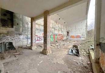 Provisionsfreier Denkmal Bunker mit Südausrichtung Erschlossen & Ideal für visionäre Gewerbeprojekte
