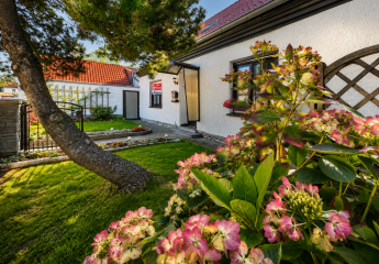 450 EUR Kredittilgung Einfamilienhaus mit Balkon, Kamin & Nebengebäude – ruhig & zentral gelegen