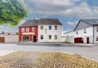 Teilsaniertes Stadthaus im Herzen von Barby: Innenhof, Garage & Ausbaureserve mit viel Potenzial