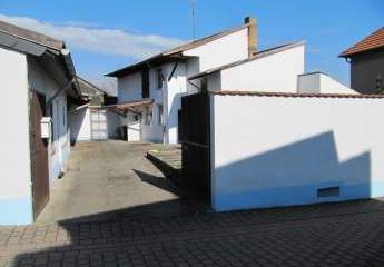 von PRIVAT ** EFH + Nebengebäude * Garten * Garage * Hof * Keller