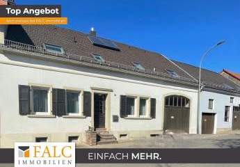 Zweifamilienhaus mit Halle, Werkstatt und Garagen