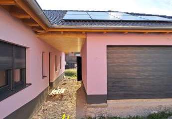 Geräumiges, altersgerechtes Bungalow mit Garten, Terrasse und Garage in Marktbergel