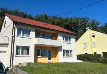 Solides Einfamilienhaus mit großem Grundstück