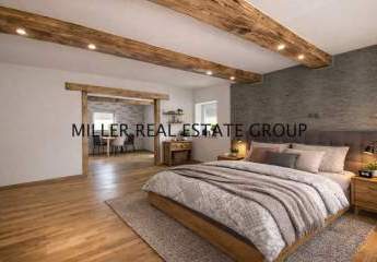 Einfamilienhaus mit 1.745 m² Grundstück, Nebengebäude & 4 Garagen in Wilhelmsthal!