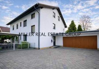 Großzügiges Zweifamilienhaus in Ingolstadt mit Ausbaupotenzial - ca. 295 m² Wohnfläche, Doppelgarage mit Werkstatt, zwei Terrassen und zwei Balkone!