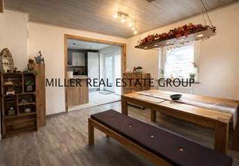 Großzügiges Anwesen mit Wohnhaus, Nebengebäude (Ausbaupotenzial), Scheune & 4 Garagen auf 1.745 m² Grundstück!