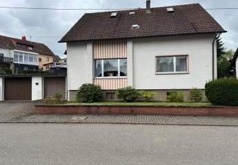 Reserviert! Dillingen-Diefflen: Familiendomizil mit ca. 197m² Wfl., Garten und zwei Garagen auf 492 m² Grund