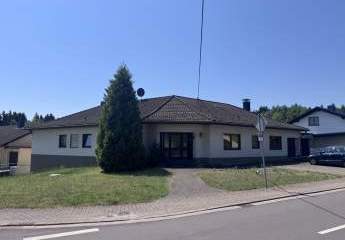 Losheim-Britten: 3,5-Zkb. Eigentumswohnung, ca. 116 m², mit Erker sowie Garage mit Zugang zum Haus