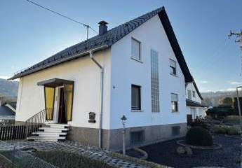 Modernisiertes EFH, ca. 120 m² Wfl., mit Balkonen, 2 Garagen und Garten in Südlage, Grundst. 560 m²