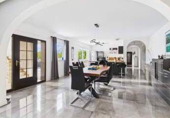 Exklusive Maisonette-Eigentumswohnung, ca. 200m², große Terrasse, Garage und hochwertige Einbauküche