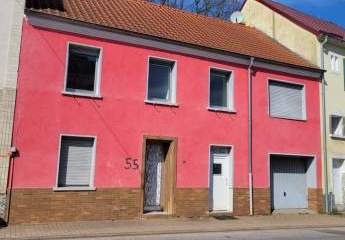 Honzrath: Reihenmittelhaus 106m² mit Ausbaupotenzial – 2 Einheiten möglich, Garage und Hofgarten