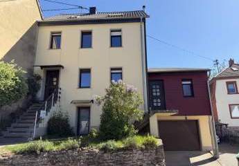 Urexweiler: Charmantes 1-2-Familienhaus mit 169 m²  Wohnfläche, saniert 2022, mit Garten und Garage