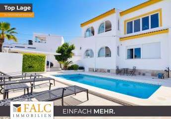 Tolle freistehende Villa mit Carport und Pool