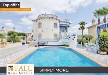 Freistehende Villa mit großem Grundstück im Ortsteil Blue Hills