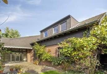 Charme & Flexibilität: Großes, freistehendes Haus (8 Zi. auf 253 m²) in Pulheim-Dansweiler