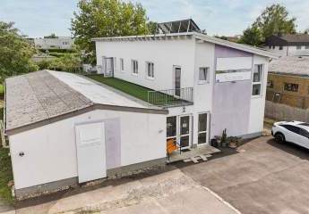 Wohnung mit Gewerbe: Praxix, Büro, Studio, Saal: Flexible & moderne Gewerbeimmobilie & Stellplätzen!