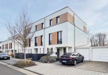 Hochwertiges, modernes Reihenendhaus (Bj. 2019), 5 Zi. auf 152 m² Wfl. inkl. FBH, Glasfaser & Garage