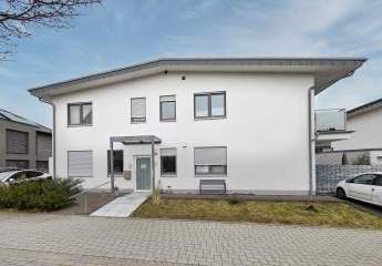 Glessen: Modernes Zweifamilienhaus (2017), 8 Zimmer, moderne Bäder, Fussbodenheizung & gr. Balkon