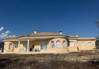 Villa mit großem Potenzial in Onil – 3 Schlafzimmer, 3 Ba...