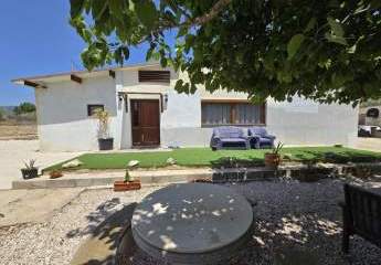 Wir freuen uns, diese schöne Villa mit 4 Schlafzimmern un...