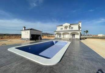 Discover your dream in the heart of Pinoso, Alicante, whe...