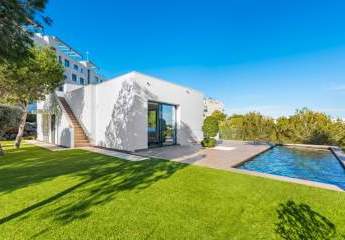 Eingebettet in den prestigeträchtigen Las Colinas Golf & ...