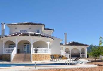 Diese herrliche neue Villa mit 4 Schlafzimmern und Swimmi...