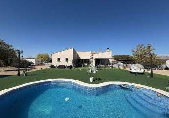 Charmante, Autarke Villa mit 3 Schlafzimmern, Pool und He...