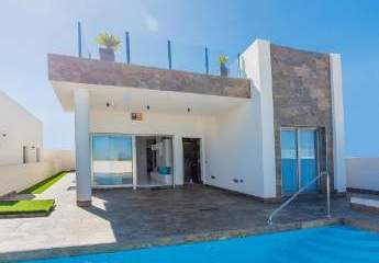 Luxuriöse Villa mit 3 Schlafzimmern in der Nähe des Golfp...