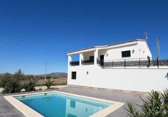 Entdecken Sie diese außergewöhnliche, moderne Villa am Ra...