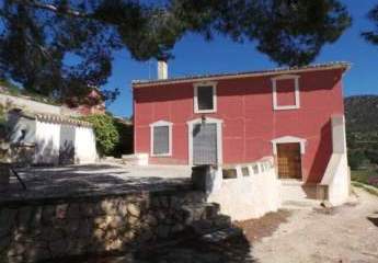 At the end of a somewhat difficult access road you can fi...