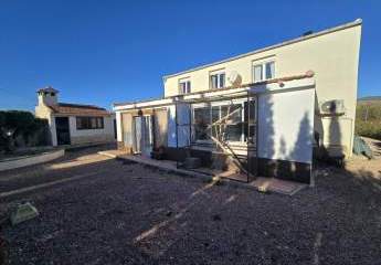 Wir freuen uns, Ihnen dieses wunderschön gepflegte Landha...