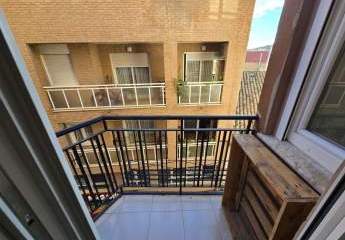 Frisch renovierte 3-Zimmer-Wohnung im Zentrum von Sax, Al...