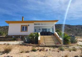 Wir freuen uns, Ihnen diese freistehende Villa mit 3 Schl...