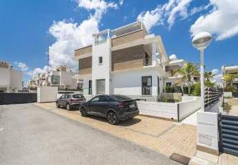 Wunderschöne Villa mit 4 Schlafzimmern und 4 Bädern und G...