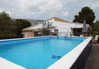 Villa mit 3 Schlafzimmern, Gästehaus, Pool und Garage