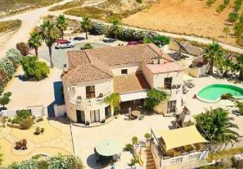 Atemberaubende Villa mit 7 Schlafzimmern und Pool in Barb...