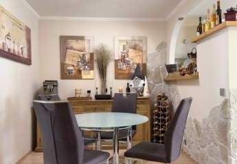 Moderne Split-Level-Wohnung – 3-Zimmer & Hobbyraum - Zwei Tiefgaragenstellplätze