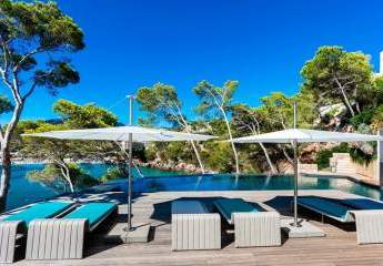 Luxusanwesen in 1. Meereslinie mit Meerzugang und separatem Gästehaus in Camp de Mar