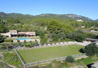 Mallorquinische Finca mit Gästehaus, Pferdeställen und Reitplatz in der Nähe von Calvia