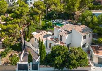 Villa im Beachhouse Design mit traumhaftem Garten in Puerto de Andratx